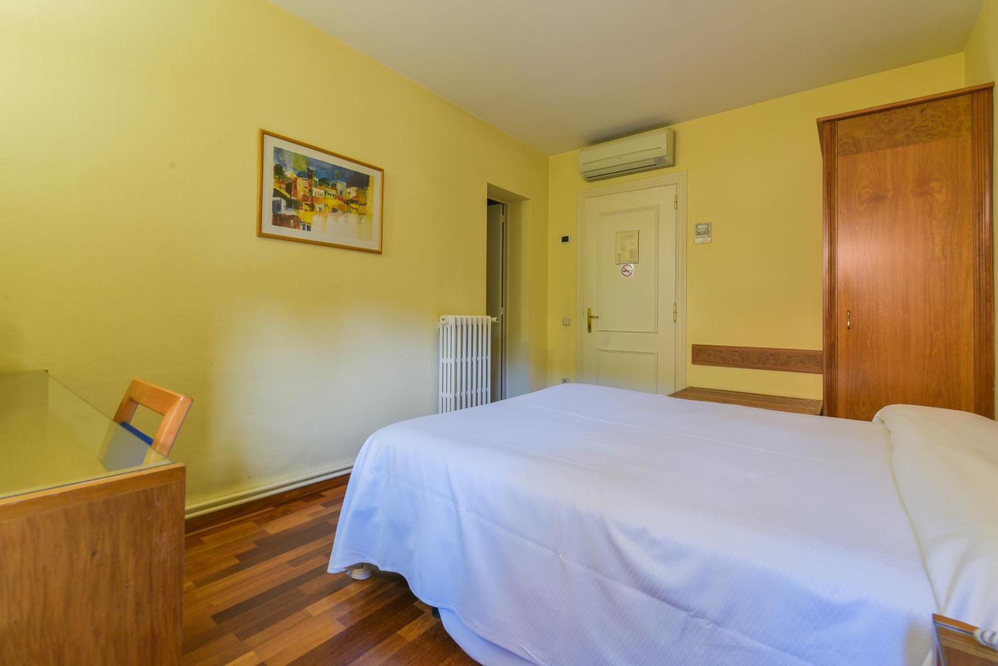 Hotel Robert La Pobla de Claramunt Buitenkant foto